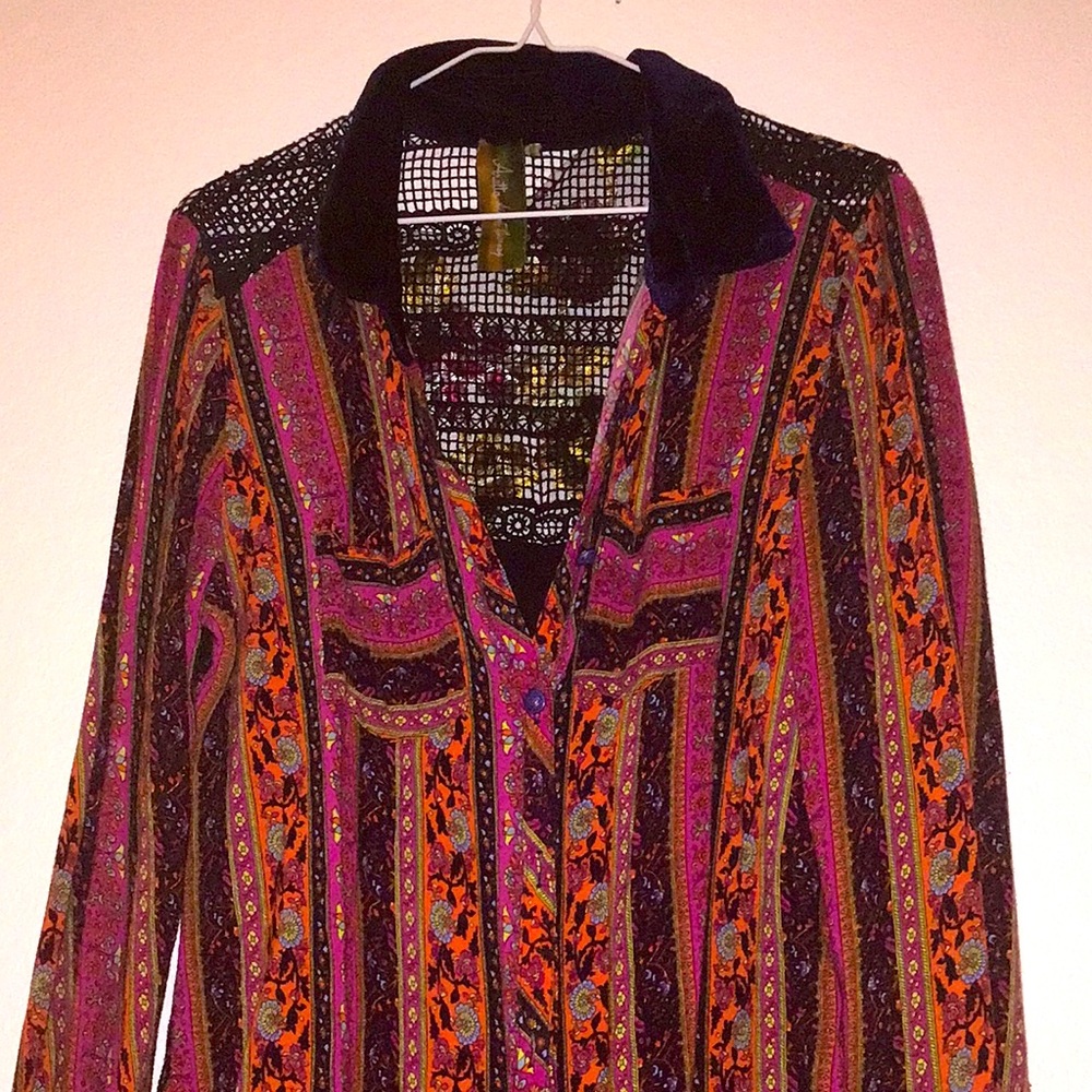 Cute shirt with velvet collar